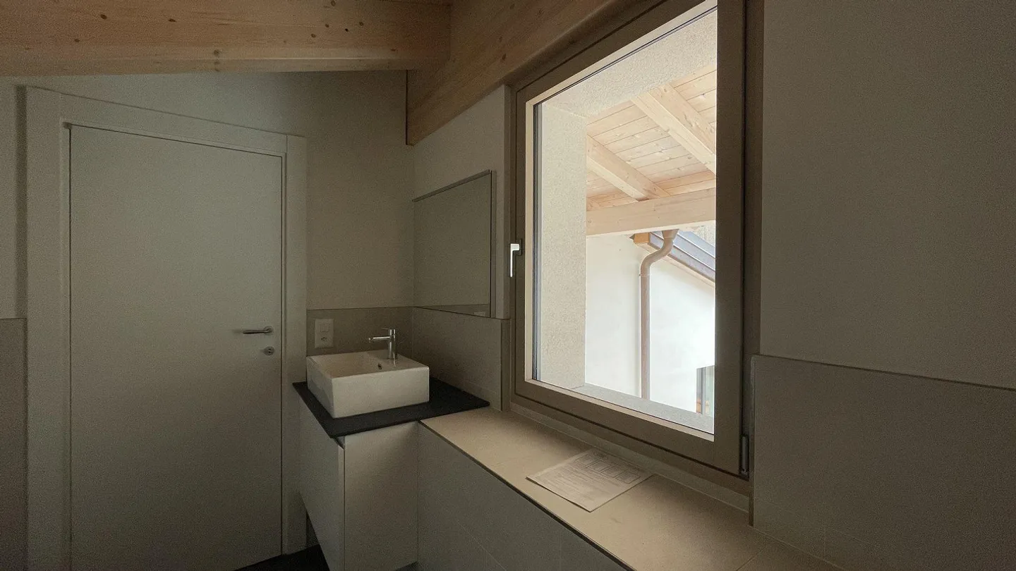 Appartamento ristrutturato con vista lago - Foto 10 di 12