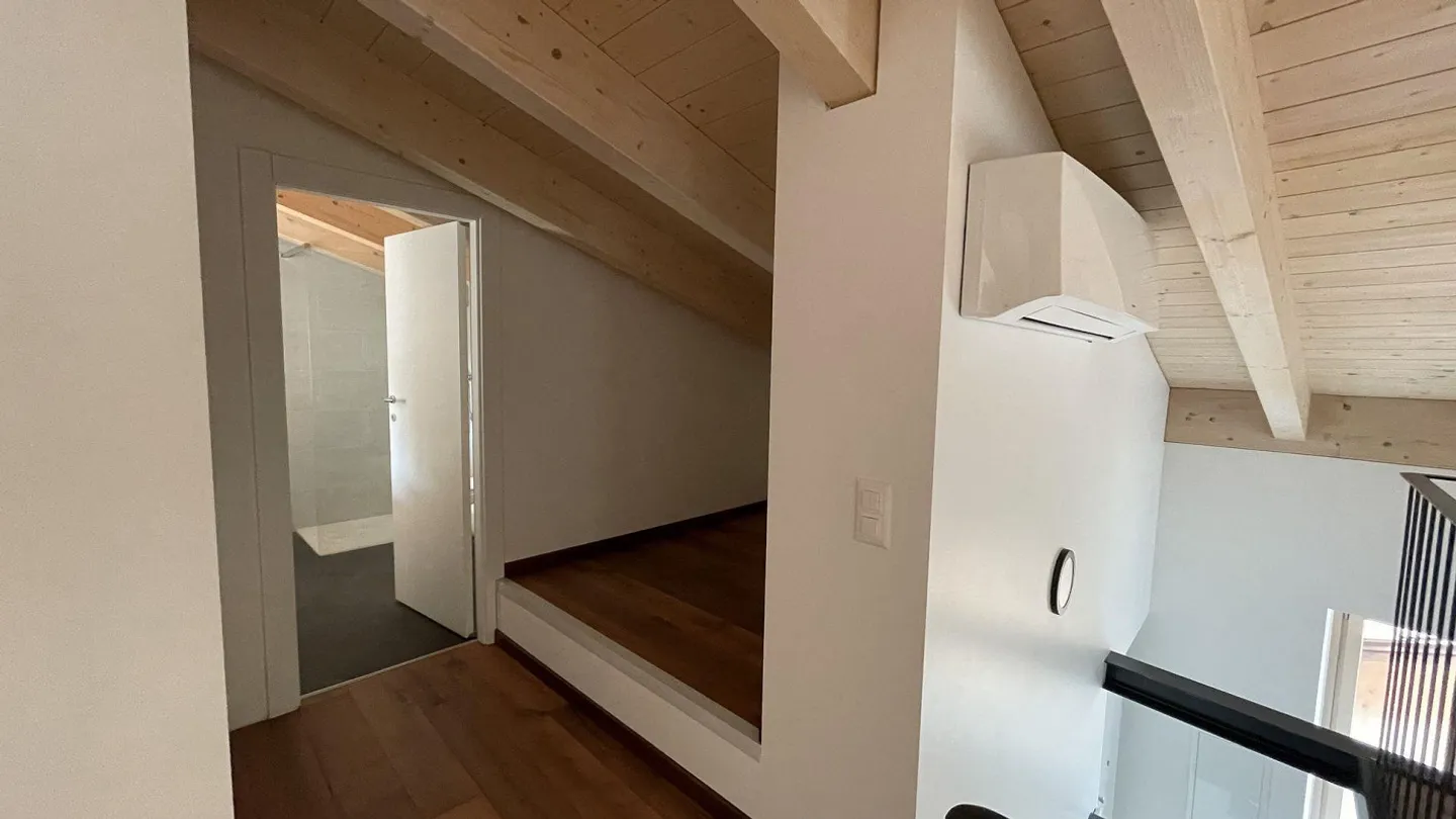 Appartamento ristrutturato con vista lago - Foto 11 di 12
