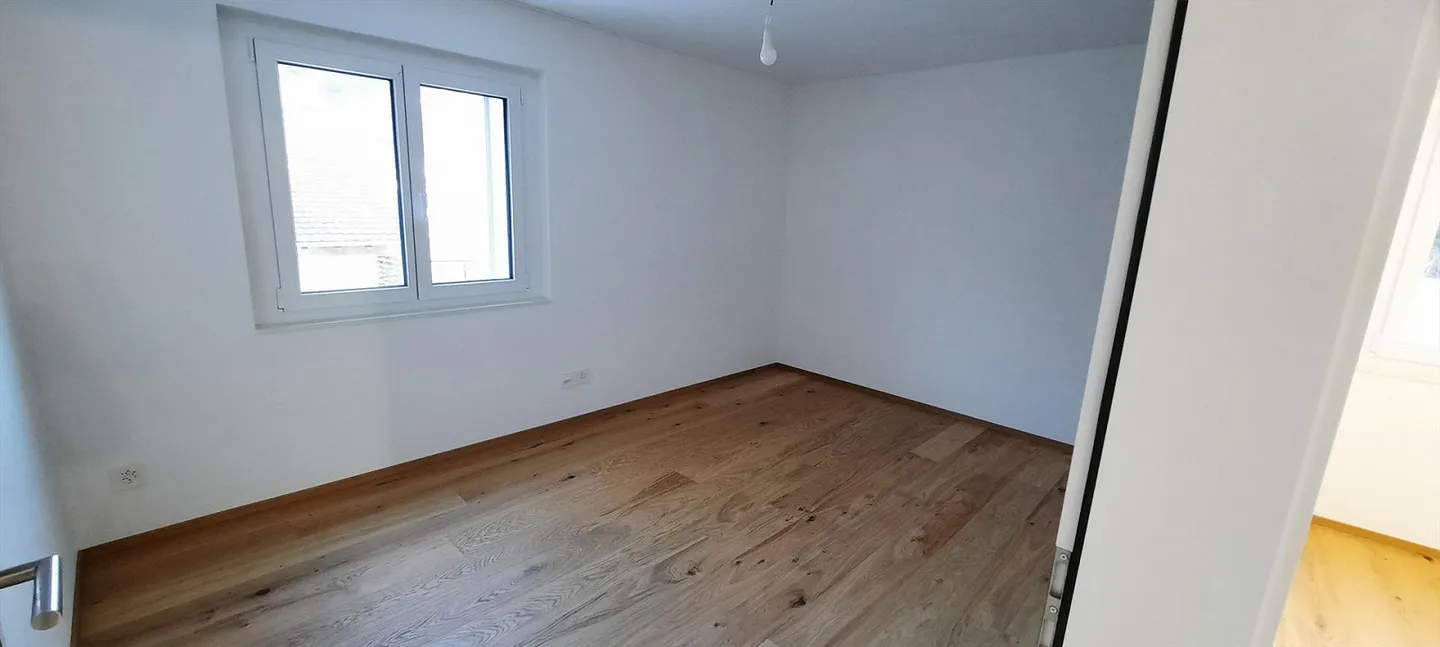 Appartement 4.5 pièces dans une maison bifamiliale avec espace jardin, ZEV - Photo 9 sur 24