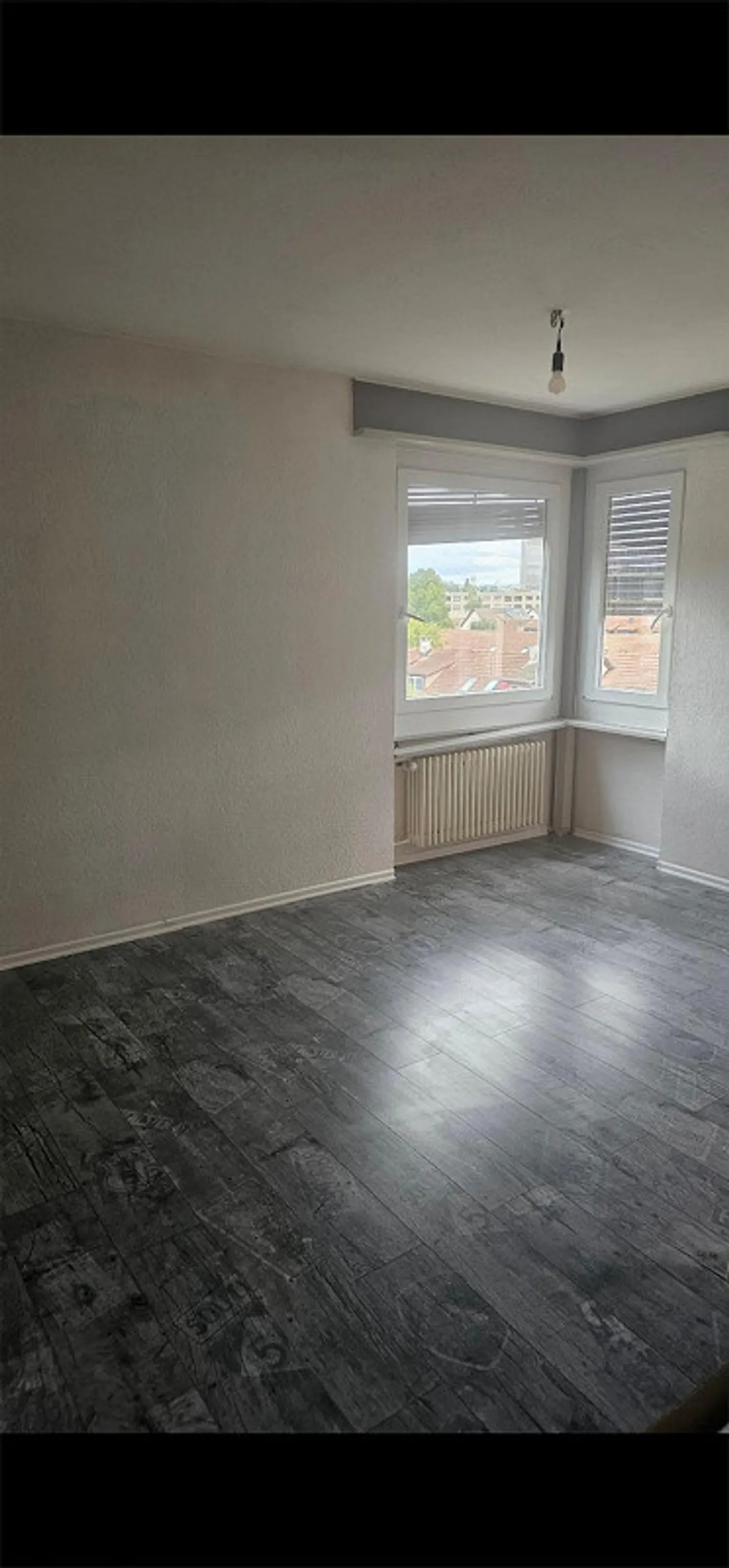 Appartamento luminoso di 4,5 stanze al 3° piano con balcone e bella vista - Foto 4 di 13