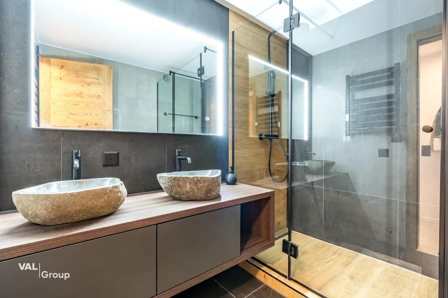 Modern Apartment with Alpine Ambiance - Photo 8 of 13