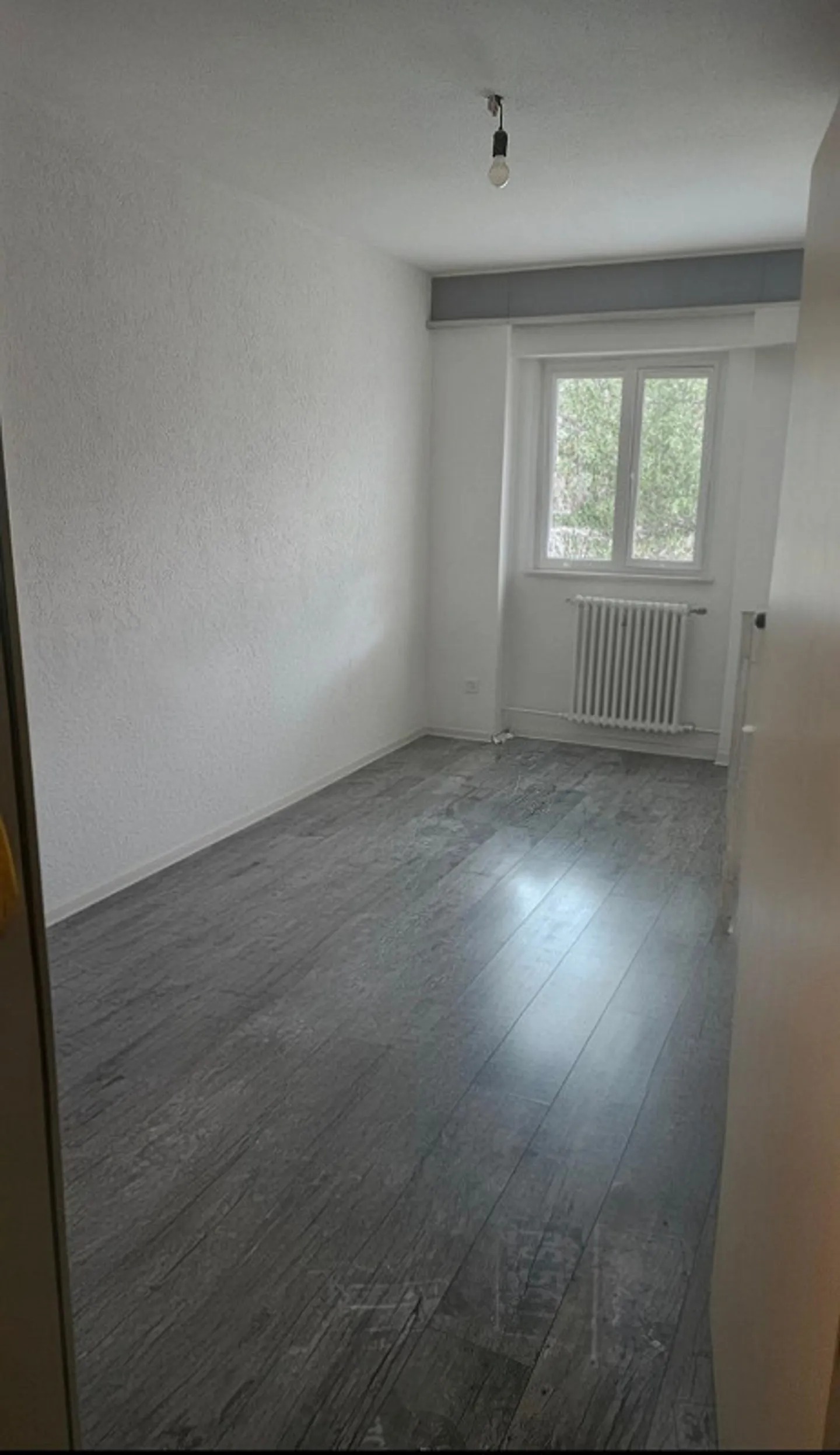 Appartamento luminoso di 4,5 stanze al 3° piano con balcone e bella vista - Foto 9 di 13