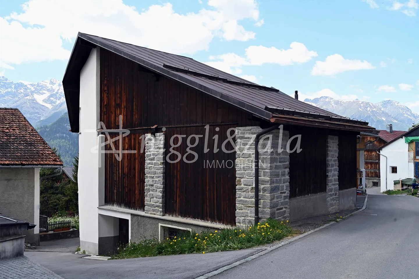 Charming House Section with Hay Shed and Development Potential - Photo 4 of 6