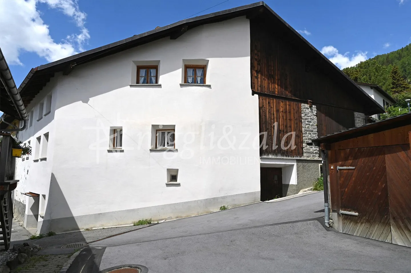 Charming House Section with Hay Shed and Development Potential - Photo 1 of 6