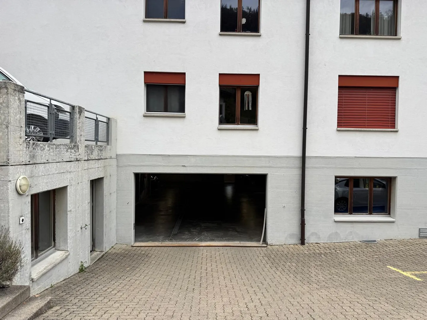 Ampio appartamento di 4,5 stanze con 2 posti auto e stanza aggiuntiva riscaldata - Foto 14 di 18