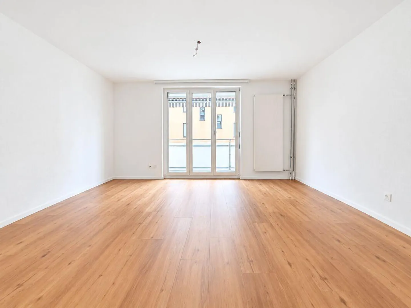 Beautiful apartment in well-kept property - Photo 4 of 10