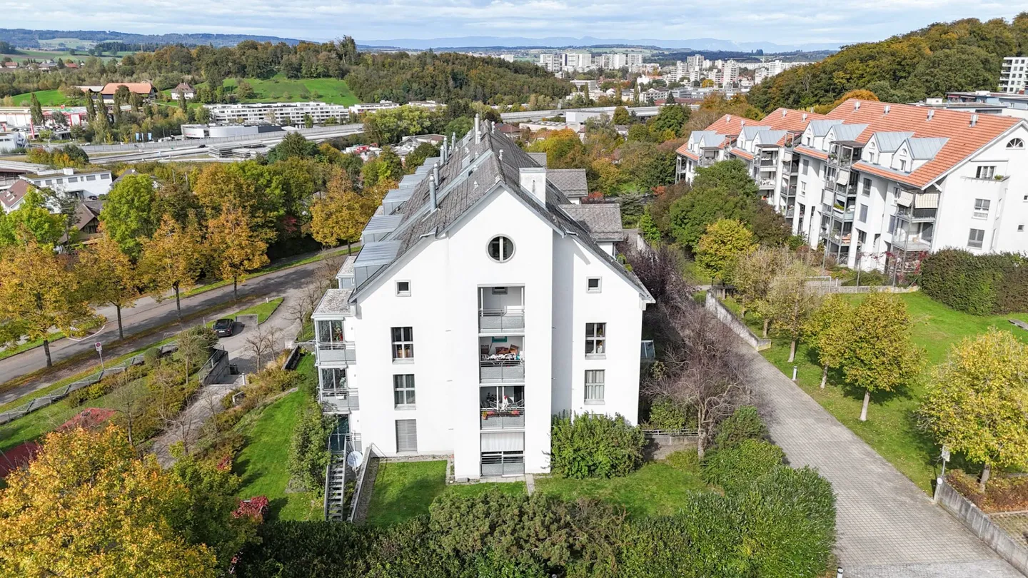 Centrale e tranquilla: Luminoso appartamento duplex di 3,5 locali con giardino d'inverno e balcone - Foto 20 di 21
