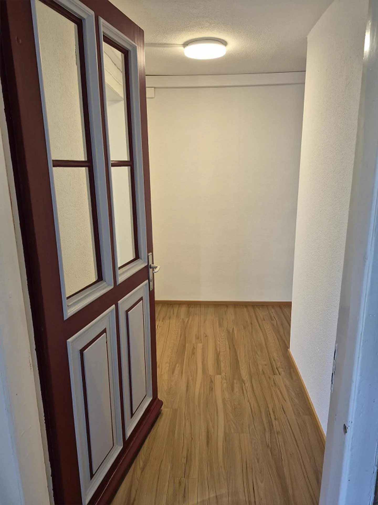 Spacious, bright, freshly renovated 3.5 room apartment - Photo 2 of 14