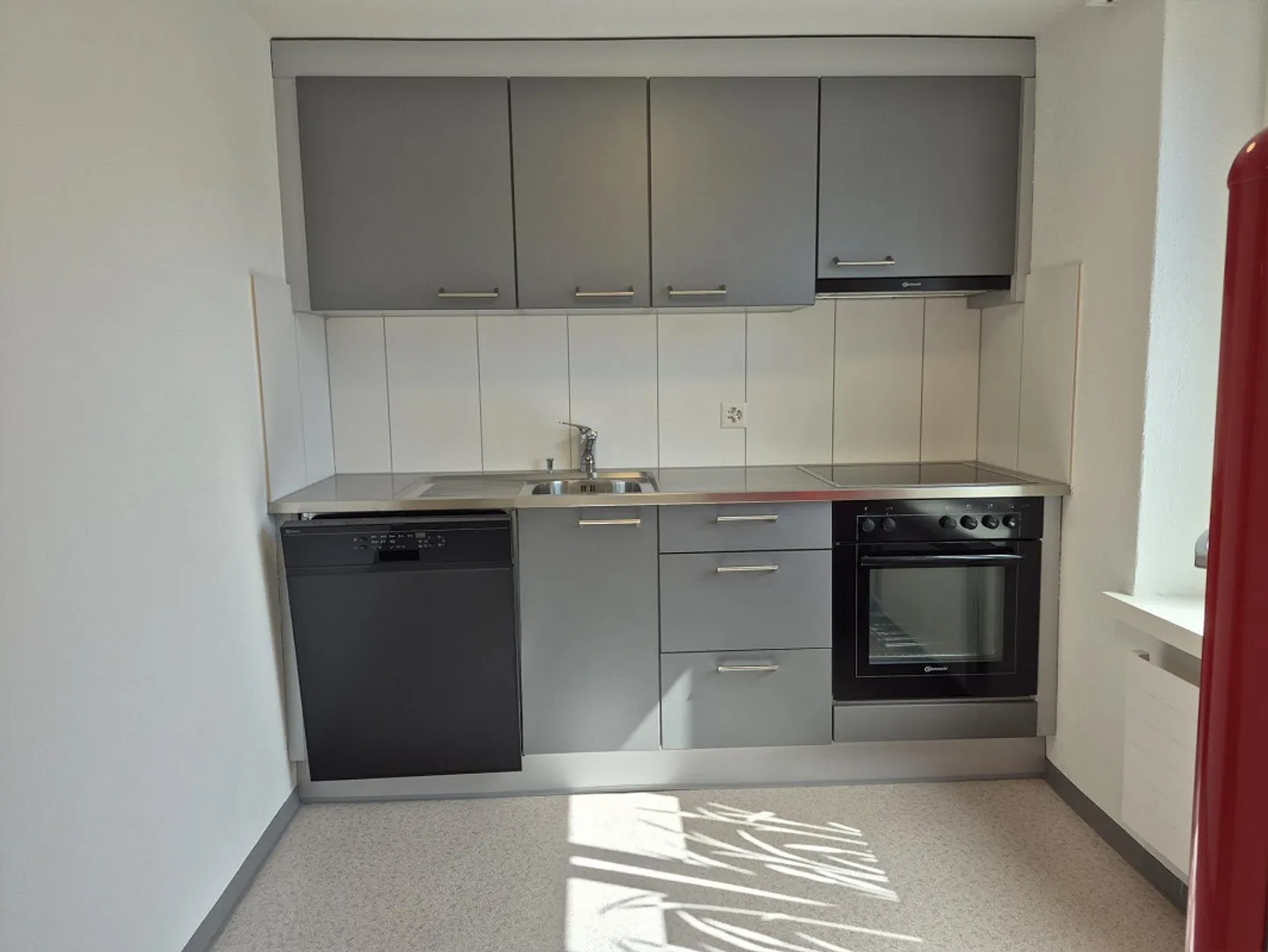 Spacious, bright, freshly renovated 3.5 room apartment - Photo 3 of 14