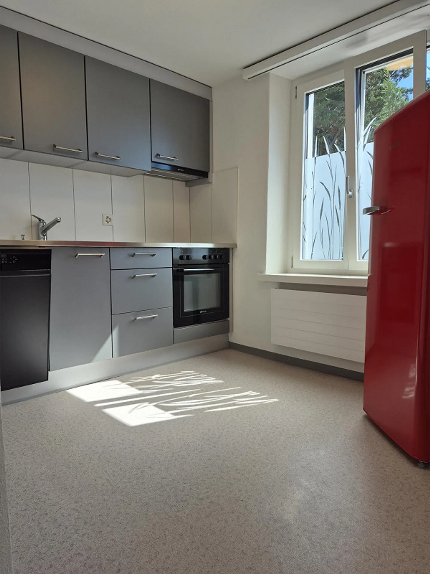 Spacious, bright, freshly renovated 3.5 room apartment - Photo 4 of 14