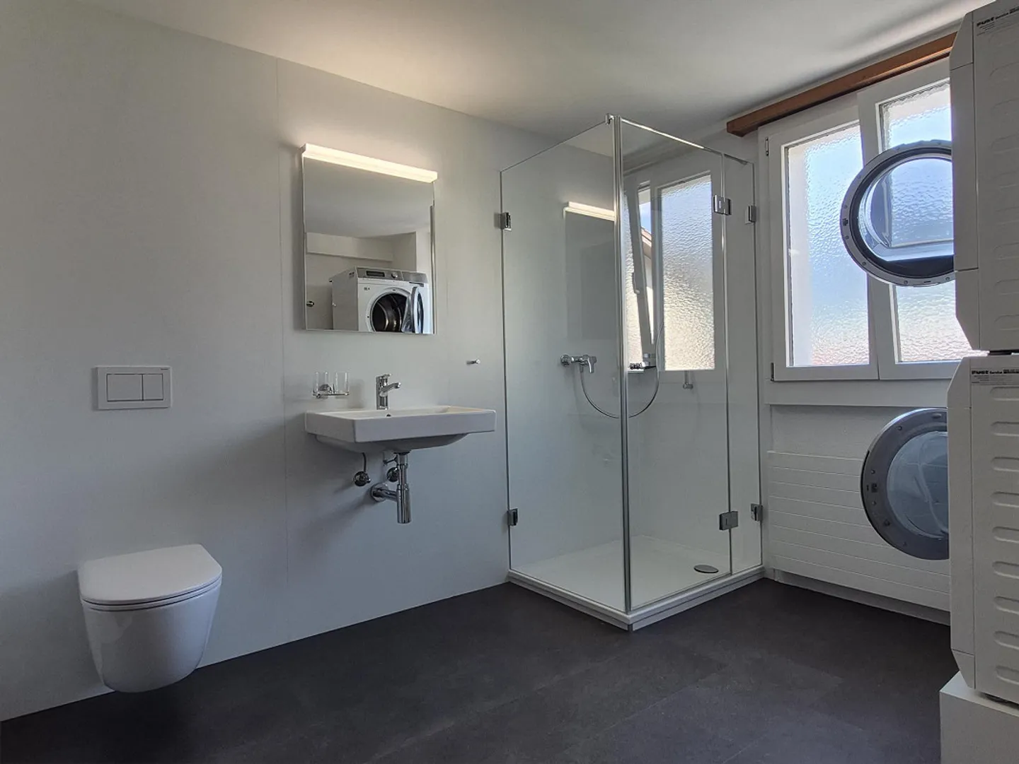 Spacious, bright, freshly renovated 3.5 room apartment - Photo 9 of 14