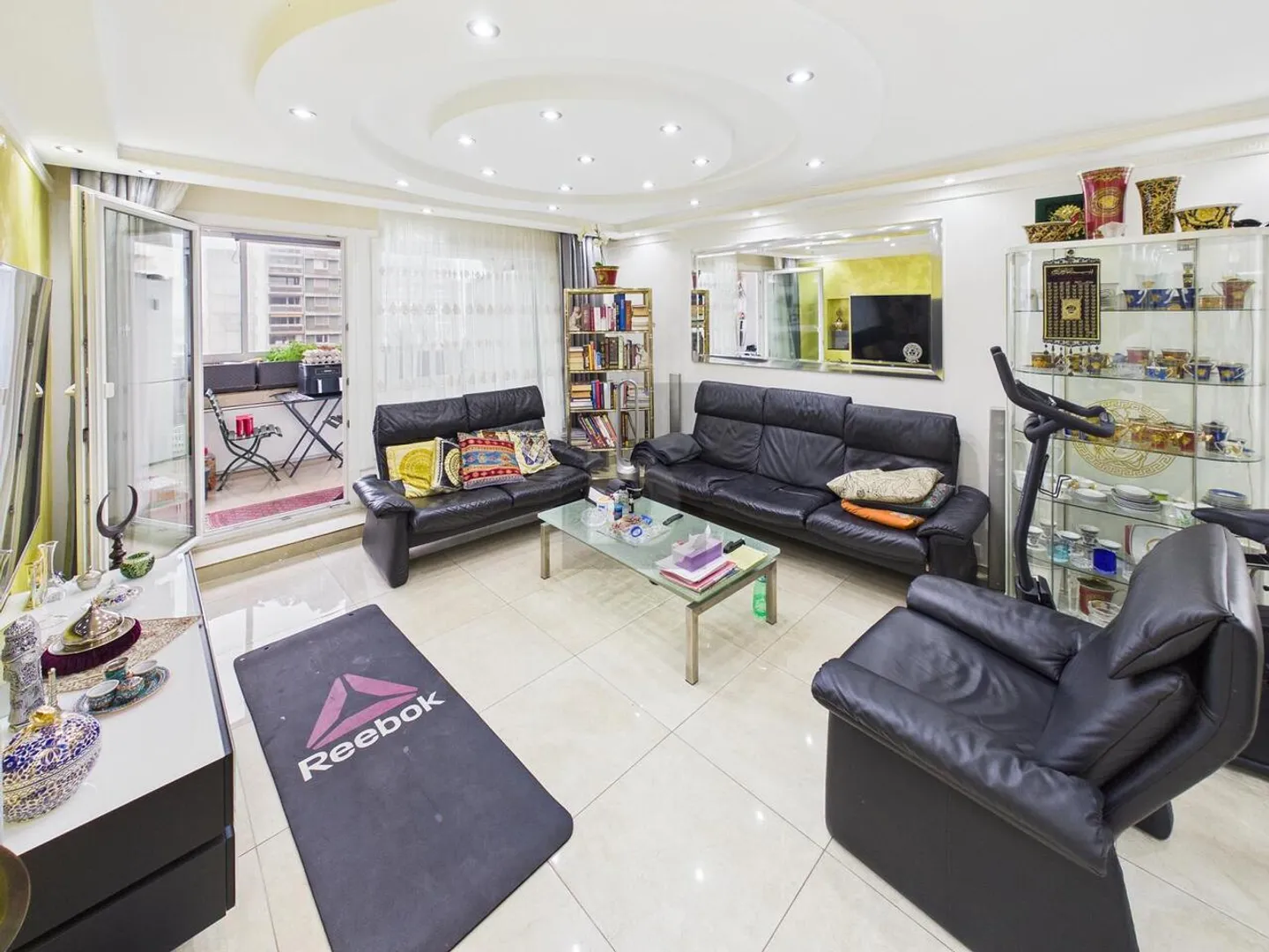 MODERNE DANS UN EMPLACEMENT CENTRAL - Photo 1 sur 6