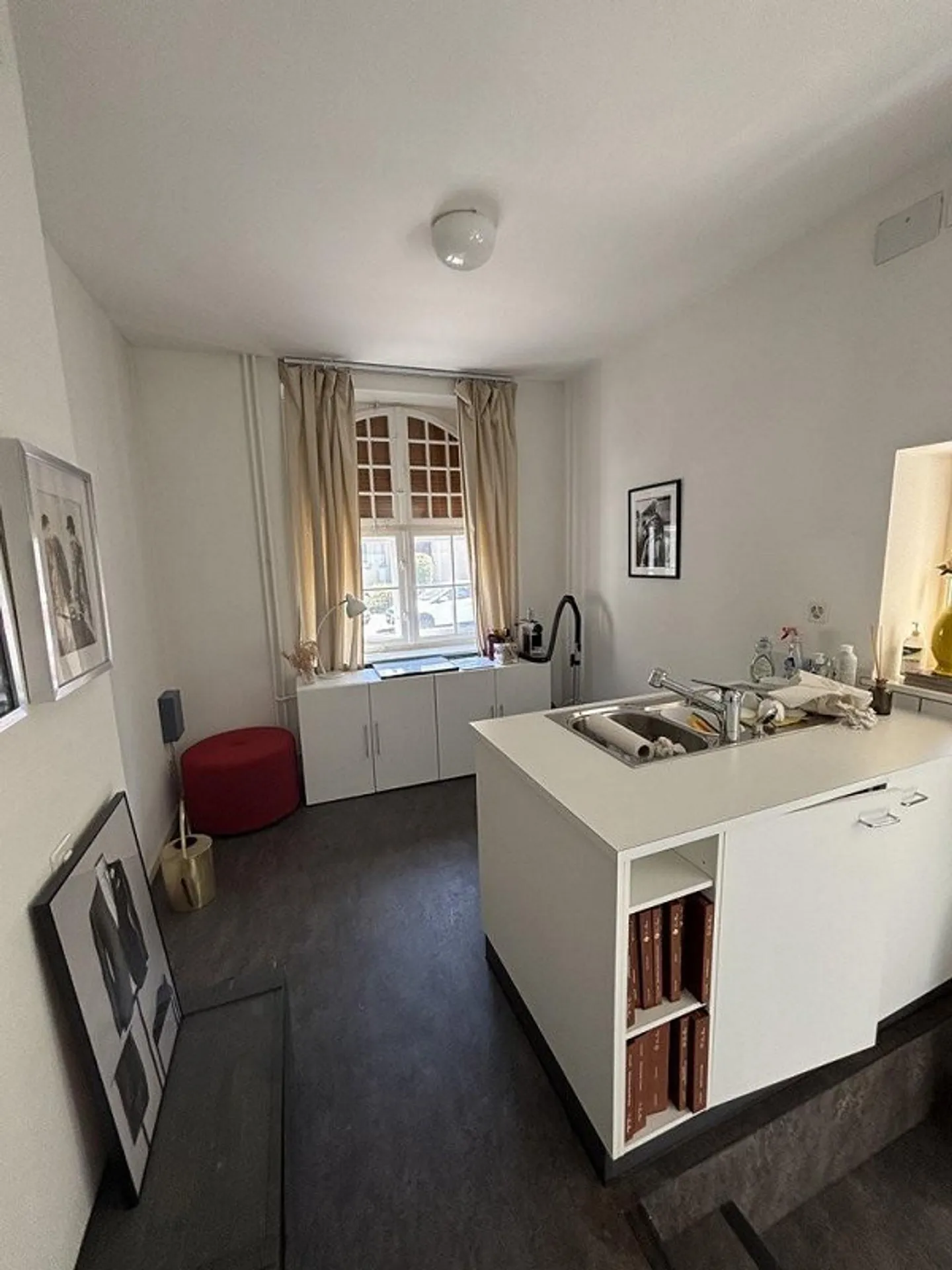 Charmante Büroräumlichkeit im St. Alban-Quartier - Foto 2 von 8