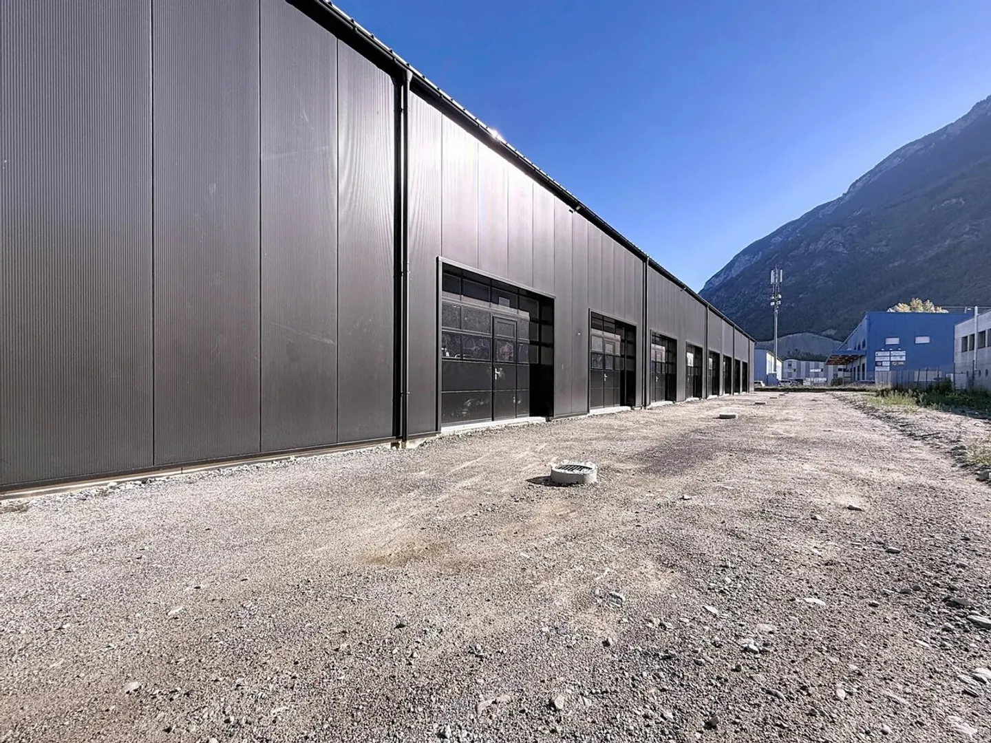 DA AFFITTARE? SPAZI INDUSTRIALI E BOX DI STOCCAGGIO A SIERRE - Foto 6 di 8