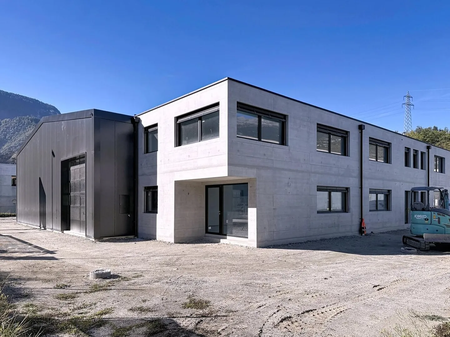 DA AFFITTARE? SPAZI INDUSTRIALI E BOX DI STOCCAGGIO A SIERRE - Foto 7 di 8