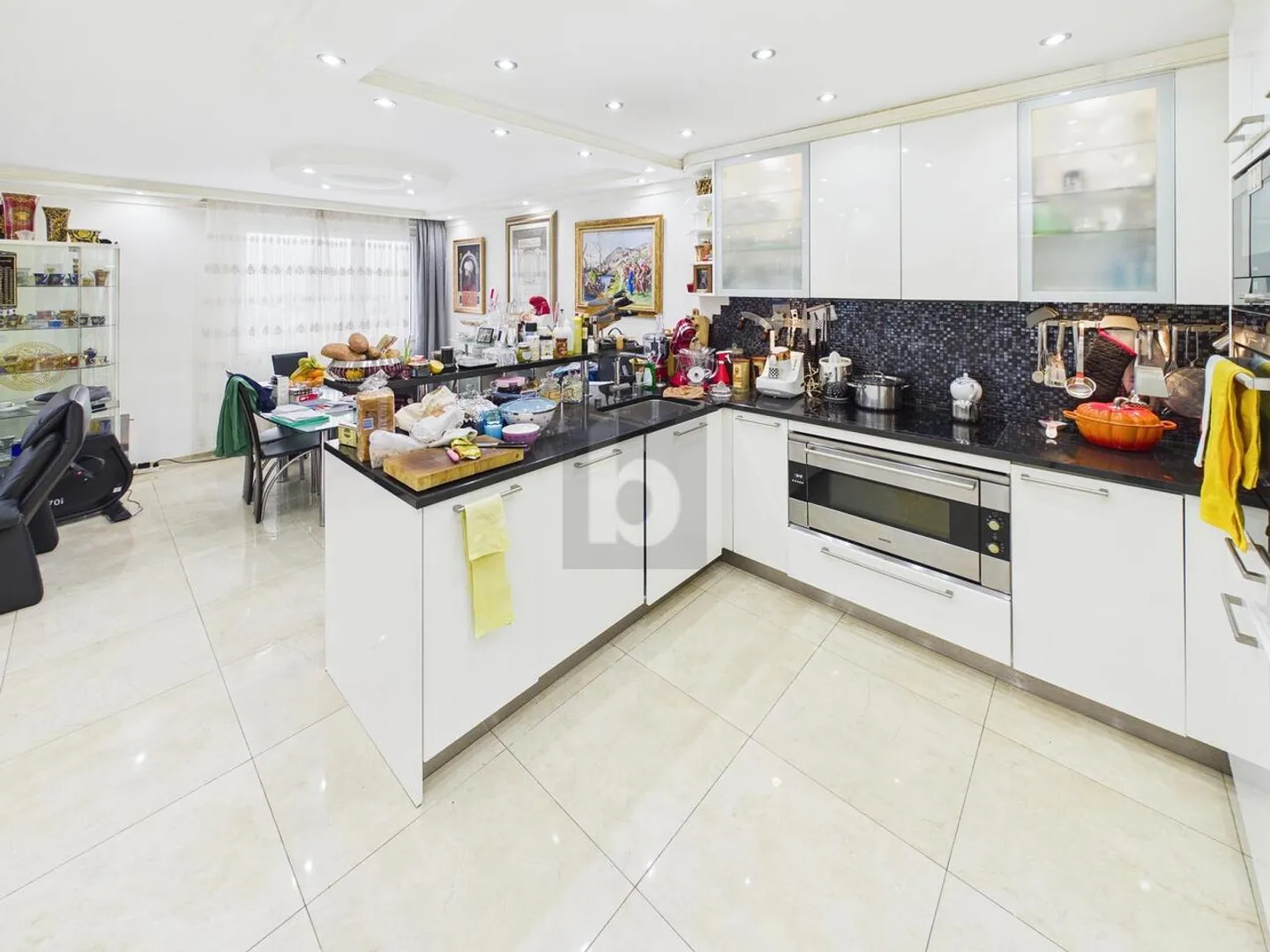 MODERNE DANS UN EMPLACEMENT CENTRAL - Photo 2 sur 6