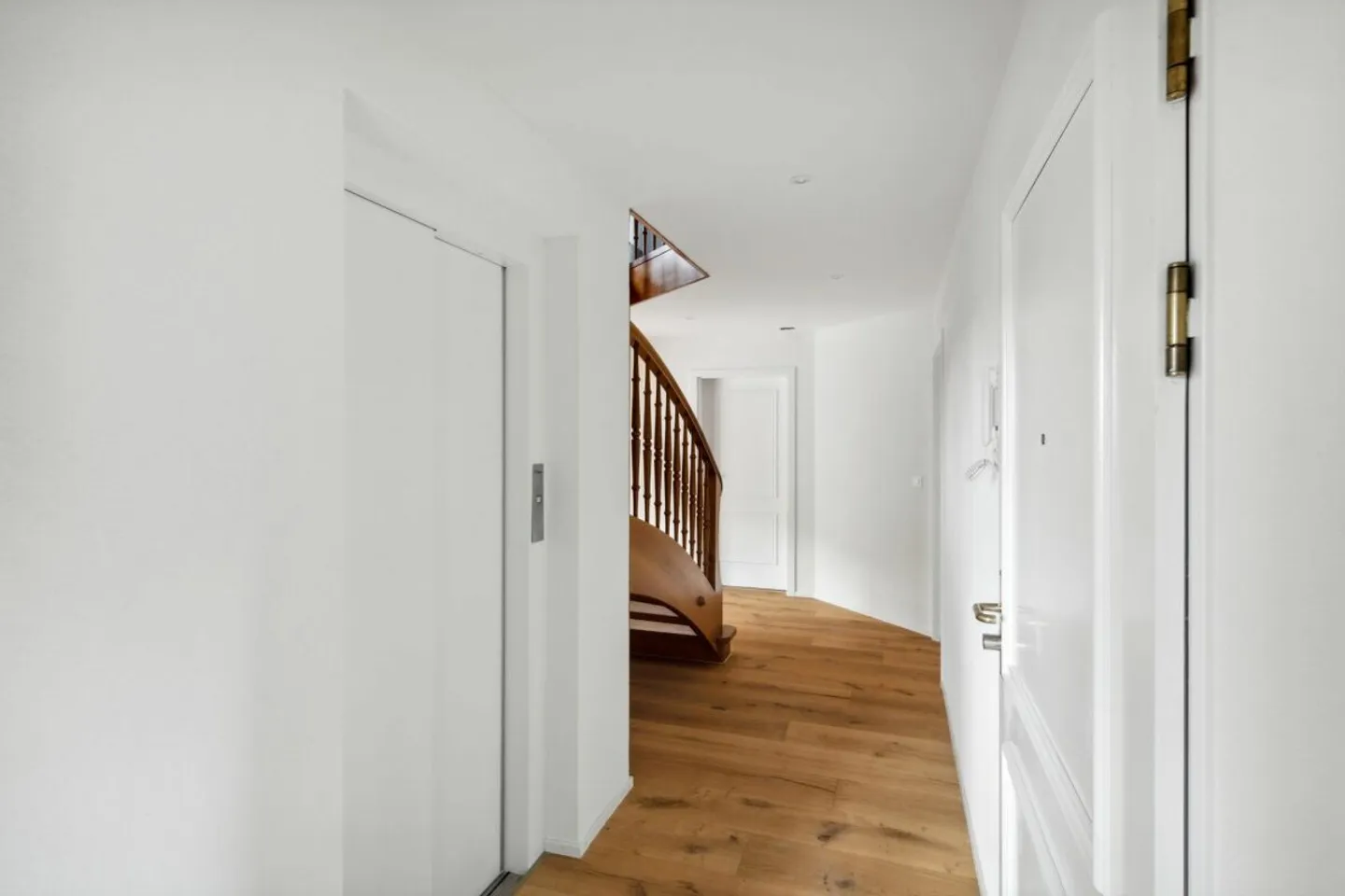 COMPLETAMENTE RISTRUTTURATO E LUMINOSO - Foto 8 di 13