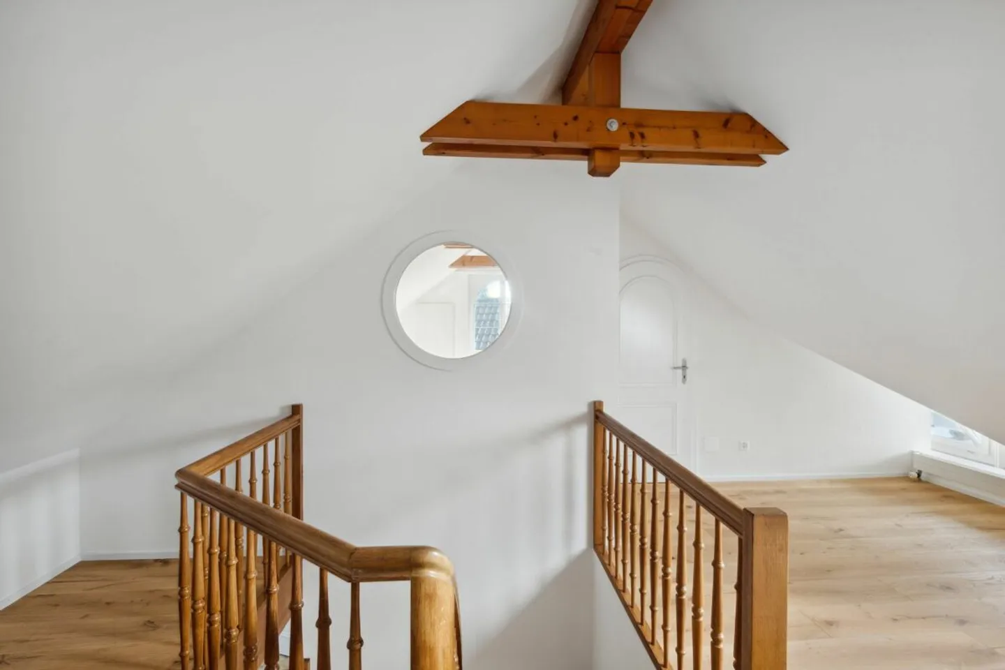 COMPLETAMENTE RISTRUTTURATO E LUMINOSO - Foto 9 di 13