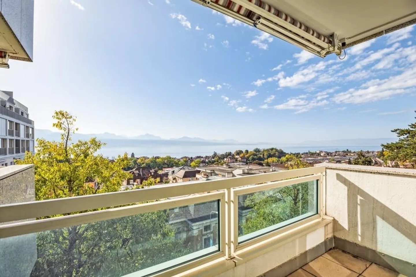 Beautiful furnished apartment in residential building - Photo 2 of 11