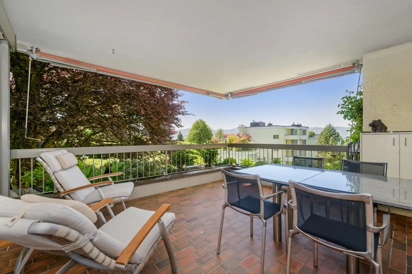 Küsnacht : appartement en copropriété bien entretenu avec de grands espaces extérieurs - Photo 1 sur 6