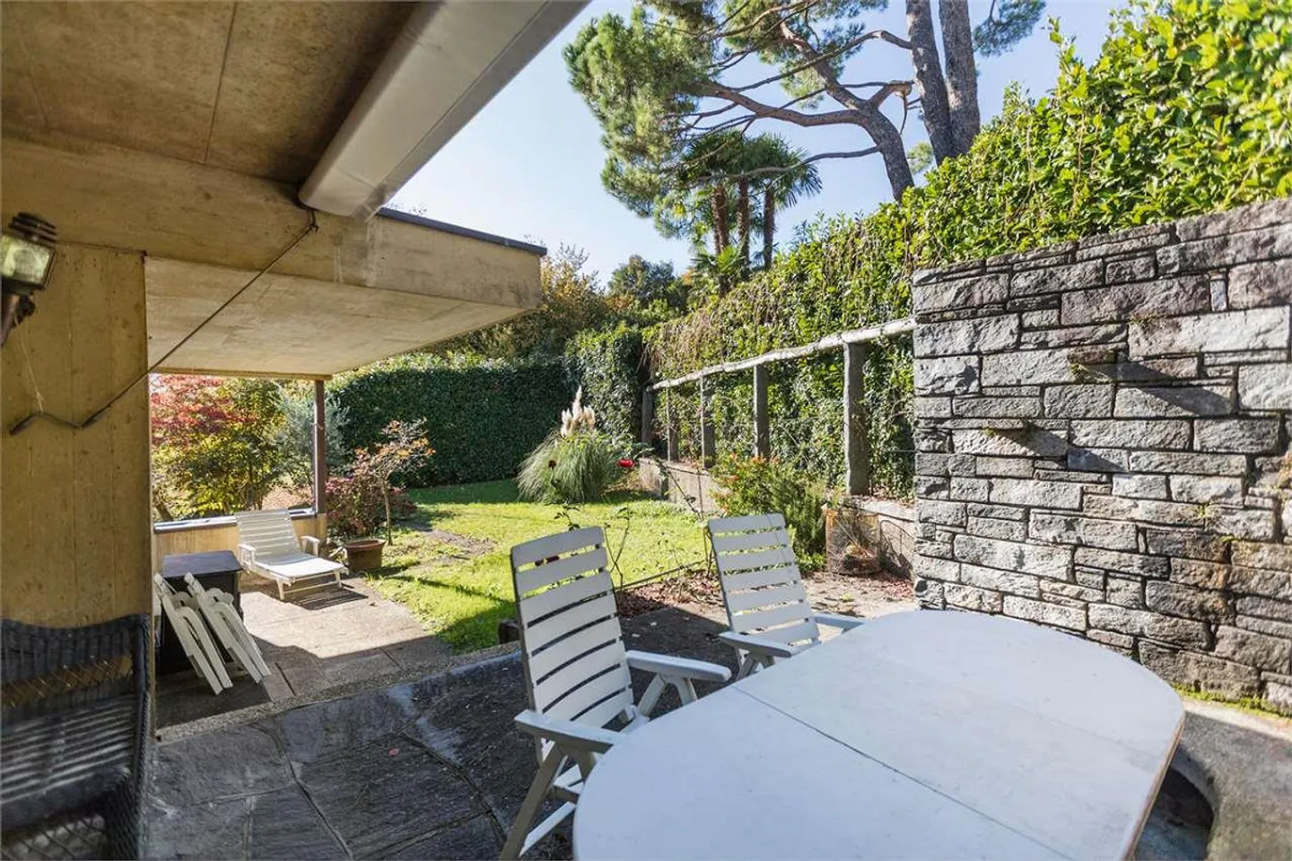 Apartment with 5.5 rooms and private garden - Photo 11 of 13