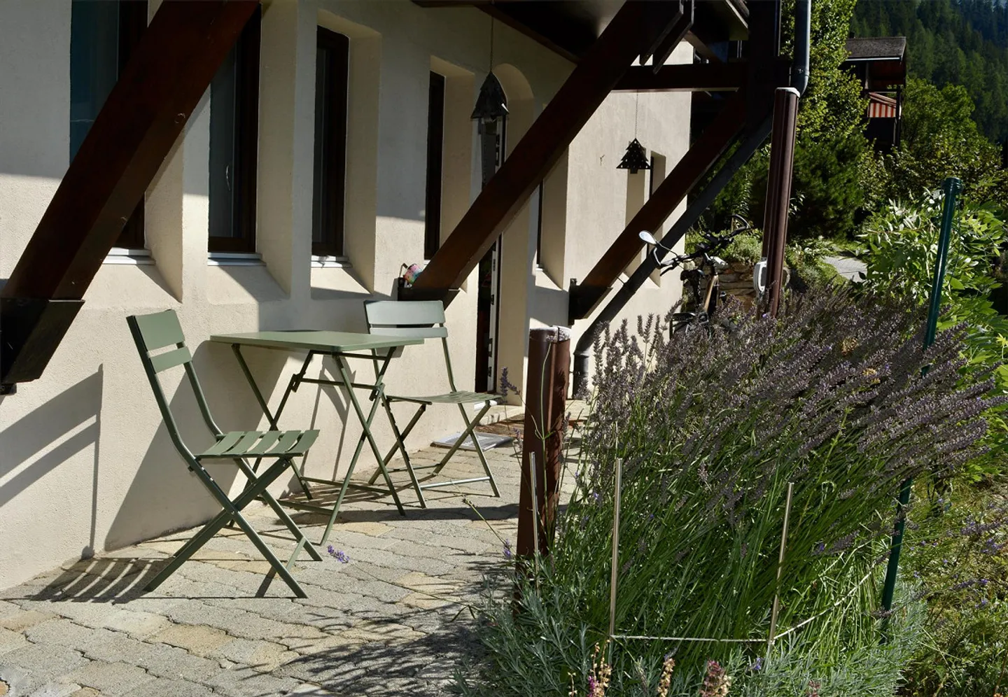 Modernisiertes Studio mit Terrasse - Foto 3 von 10