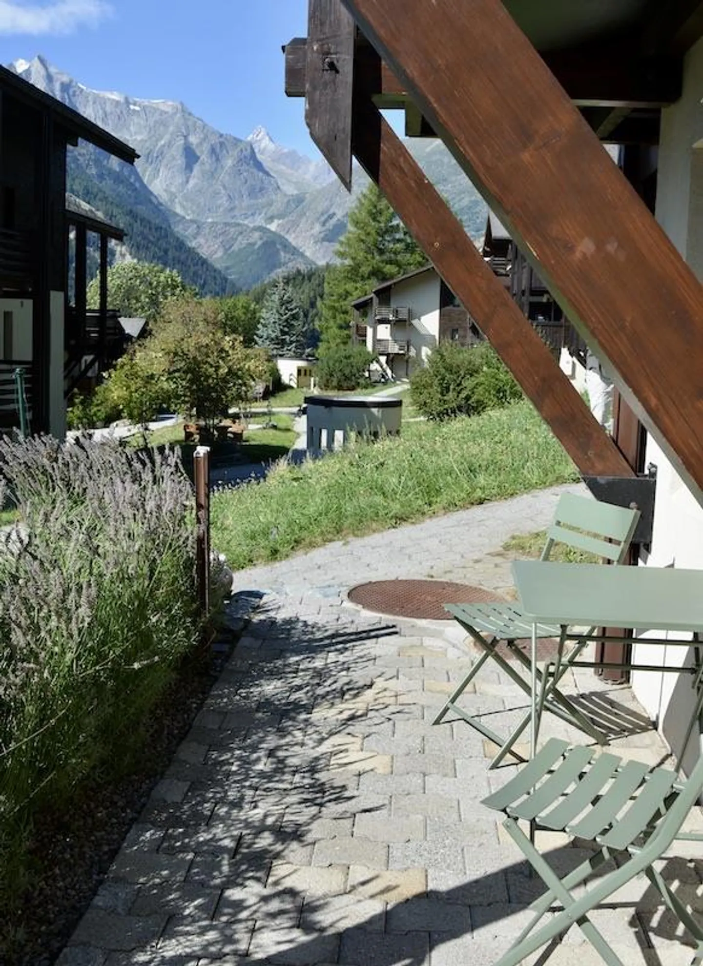 Modernisiertes Studio mit Terrasse - Foto 9 von 10