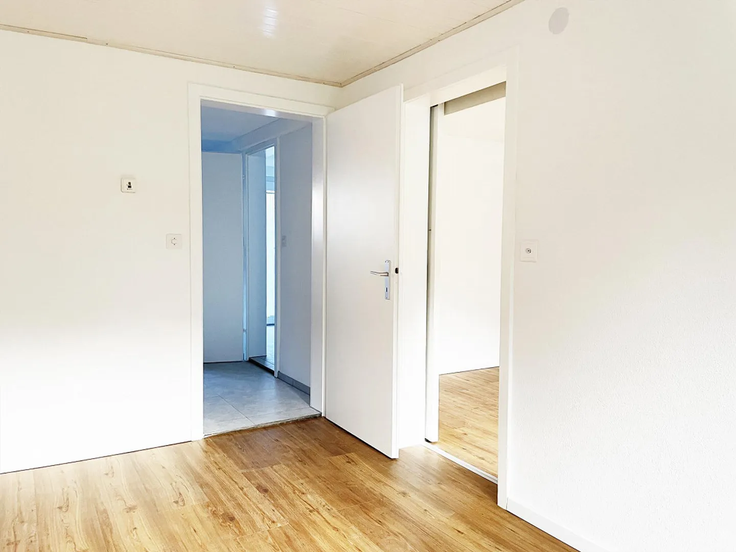 Komplett renoviert, beste Materialien, mit Waschturm - Foto 2 von 8