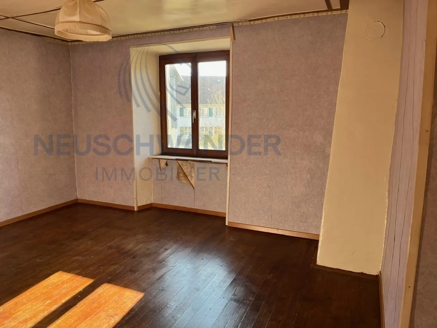 Nel centro del villaggio, piccola casa da ristrutturare. - Foto 7 di 10