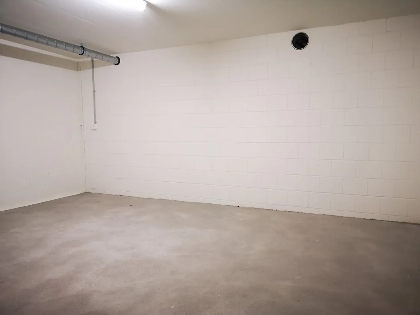 Property for rent - Photo 2 of 4