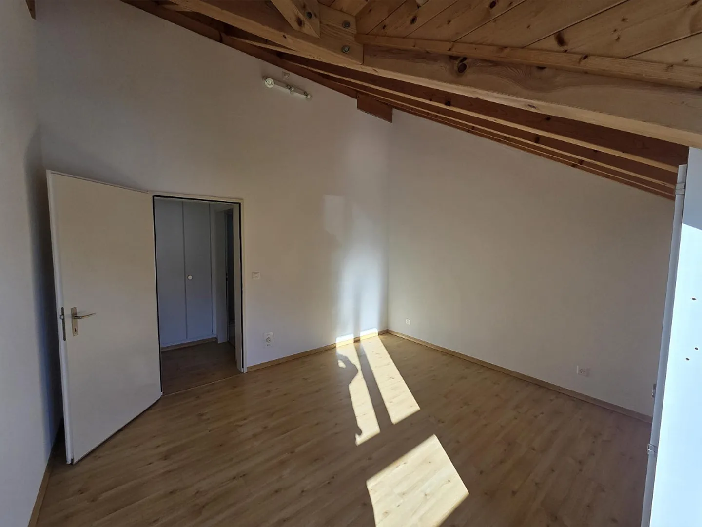 Appartamento mansardato di 2 1/2 stanze - Foto 3 di 10