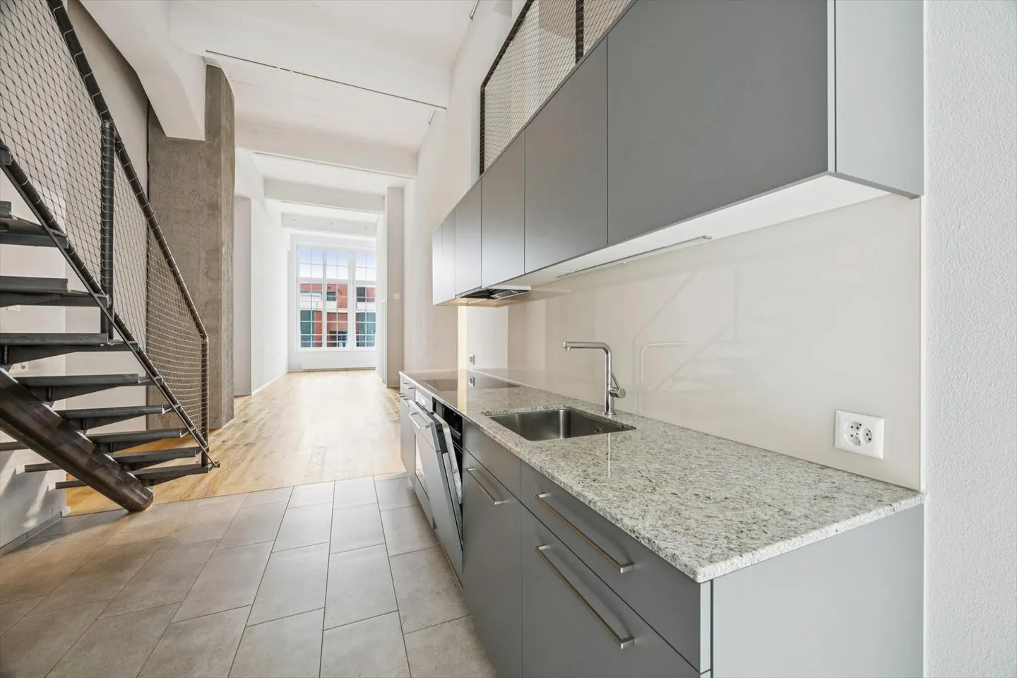 Lumière, Espace et Design - Appartement en Loft de 3,5 pièces dans un Nouveau Bâtiment - Photo 4 sur 10