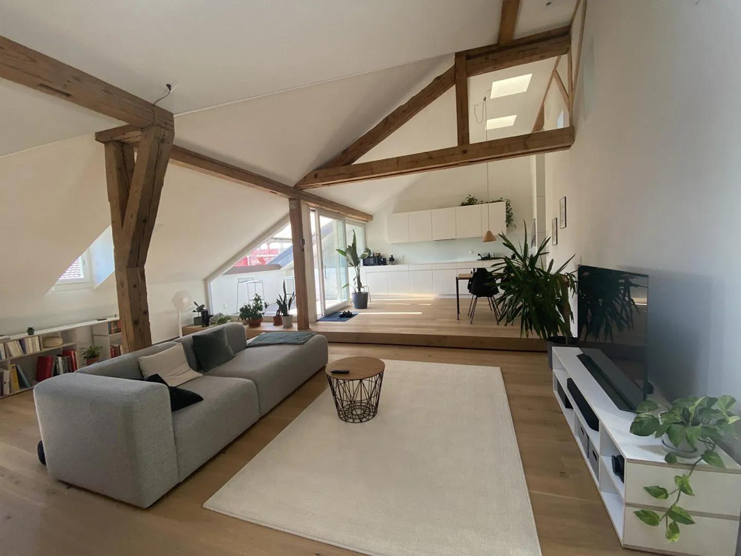 Charmante Dachwohnung mit Altbau-Charme im Herzen von Bern - Foto 1 di 9