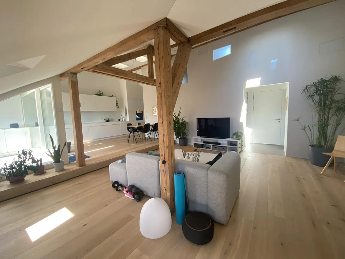 Charmante Dachwohnung mit Altbau-Charme im Herzen von Bern - Foto 2 di 9