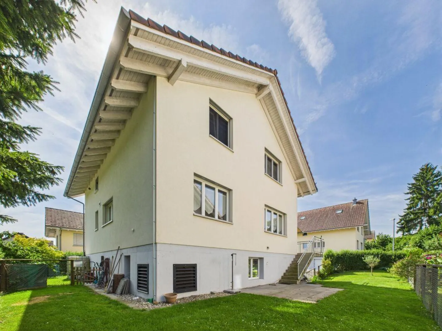 Detached House in a Quiet, Family-Friendly Location - Photo 2 of 7