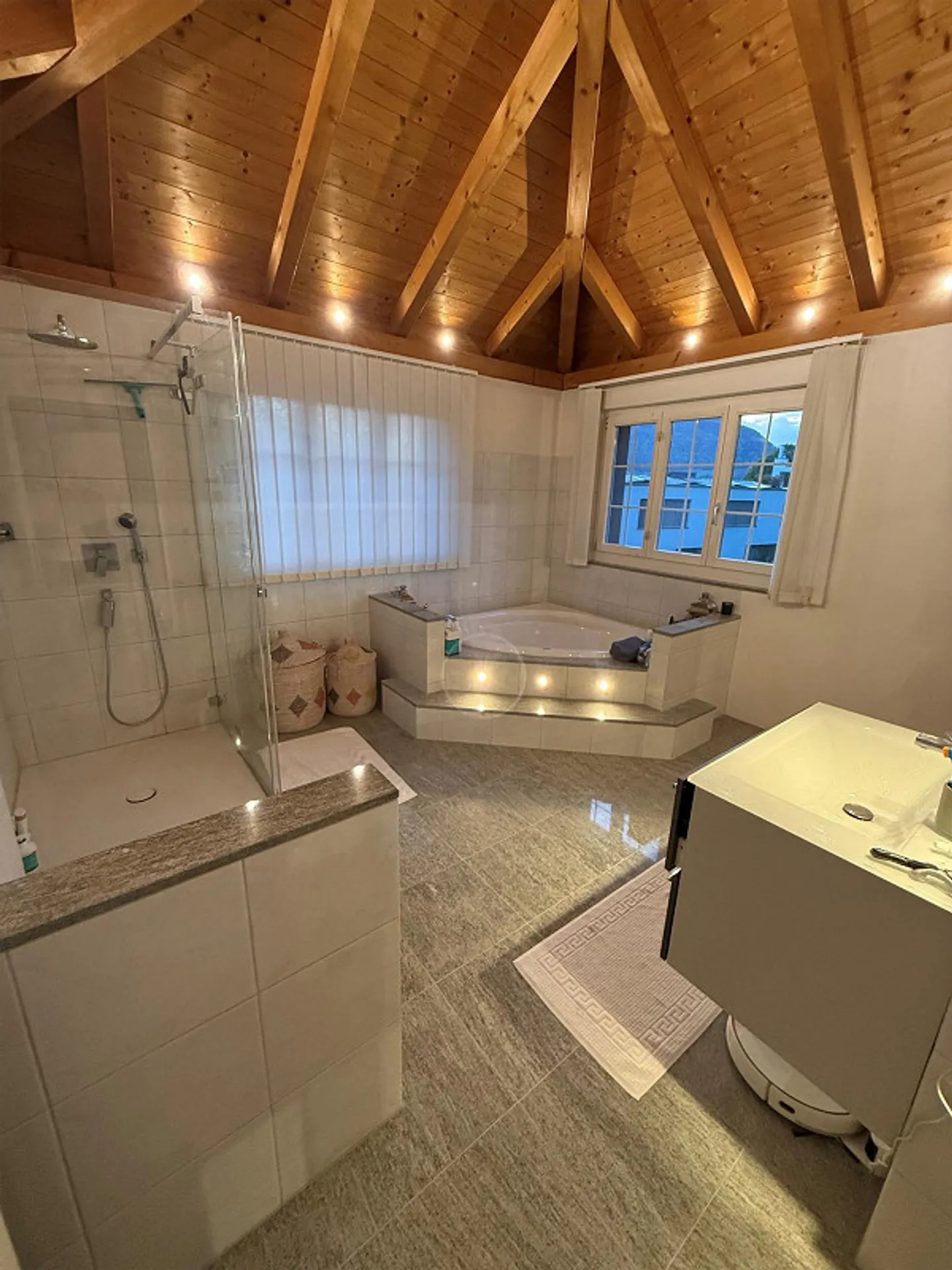 6.5-room single-family house including hobby room in the middle of Schwyz - Photo 7 of 9
