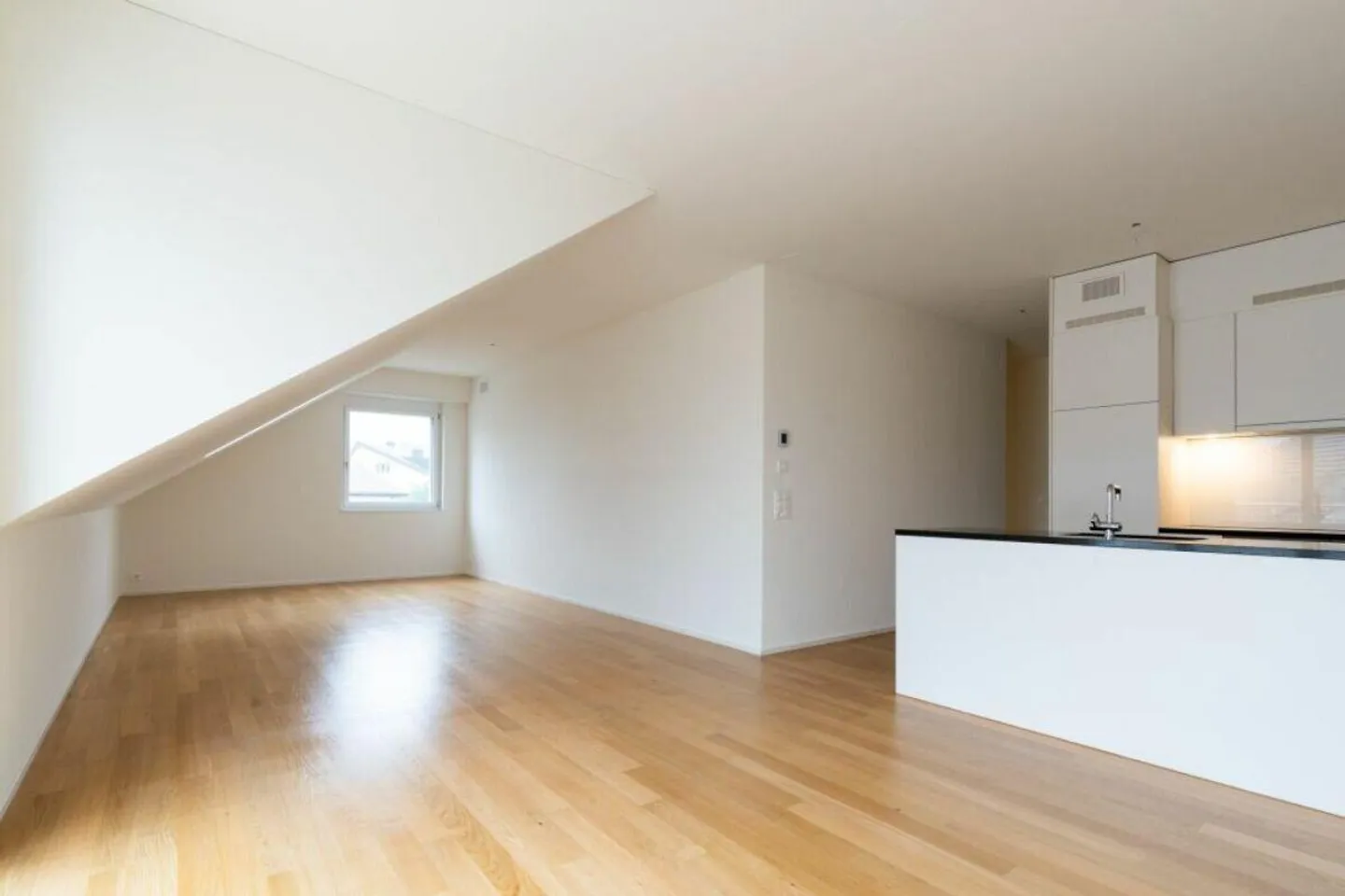 Moderne 4.5-Zimmer-Wohnung zu vermieten - Foto 3 von 10