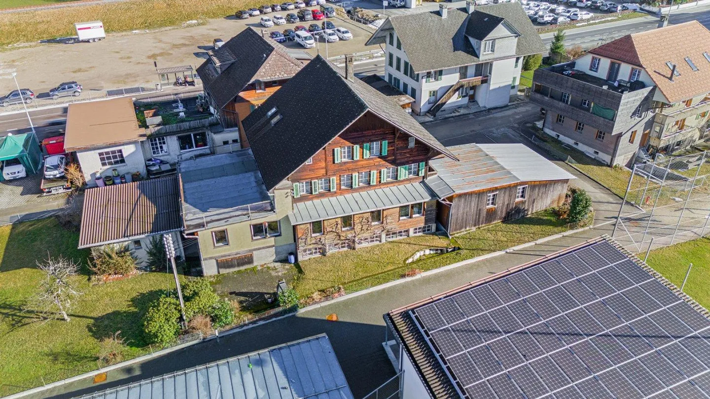 AgentSelly - House with workshop and apartment - Photo 1 of 13