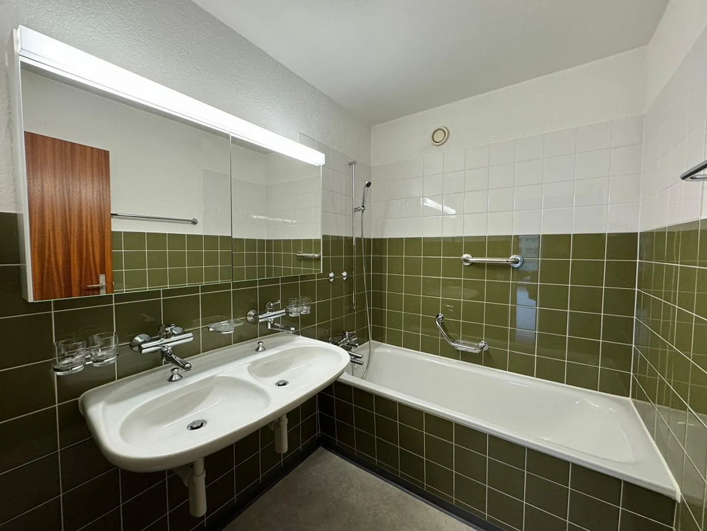 Grand appartement de 3,5 pièces dans un emplacement ensoleillé - Photo 4 sur 13