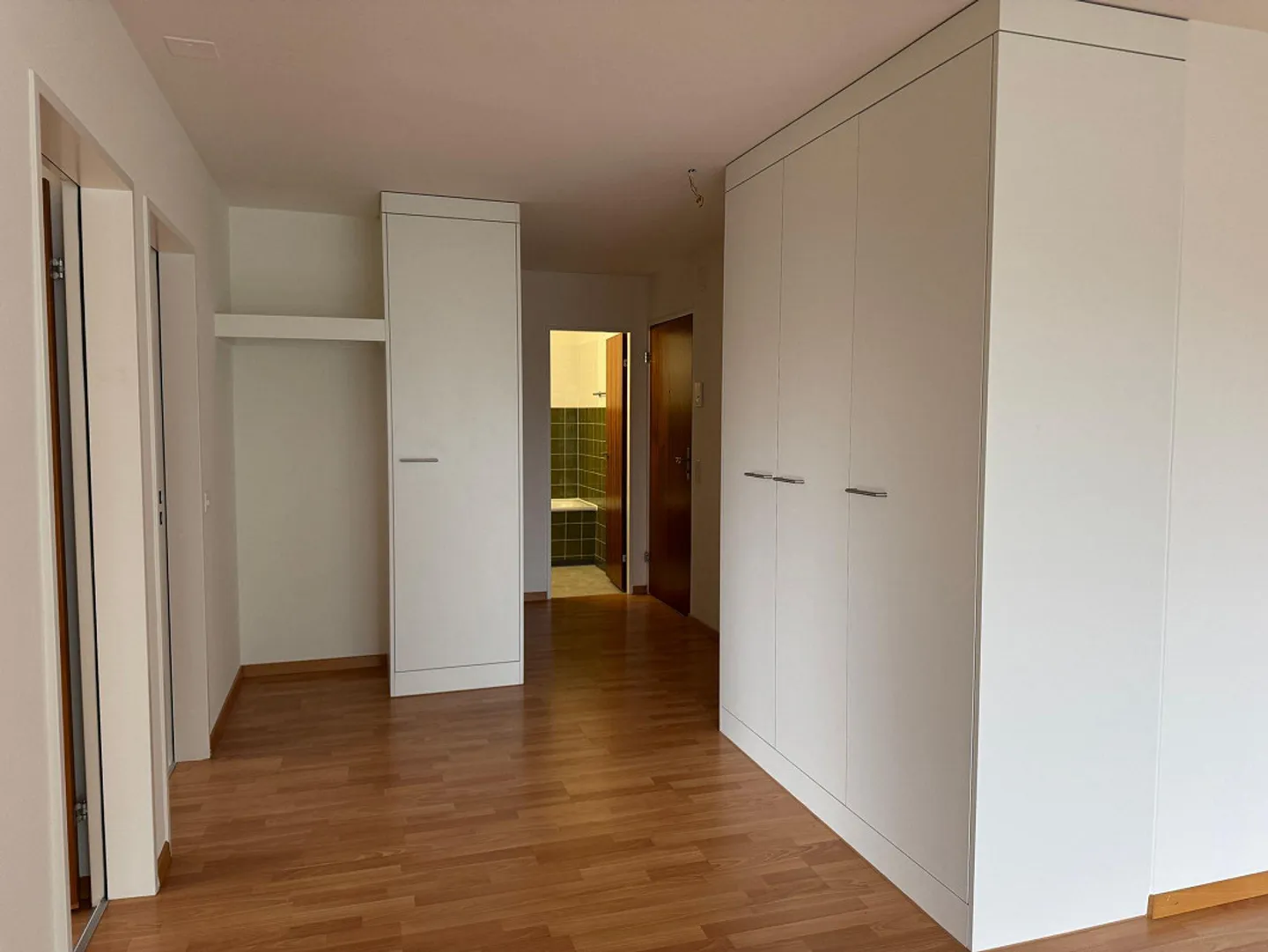Grand appartement de 3,5 pièces dans un emplacement ensoleillé - Photo 3 sur 13