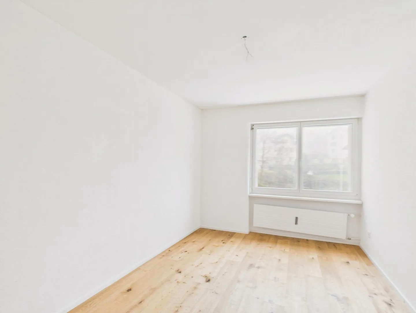 Modern renovated 4.5-room apartment with terrace and Swedish stove in... - Photo 4 of 8