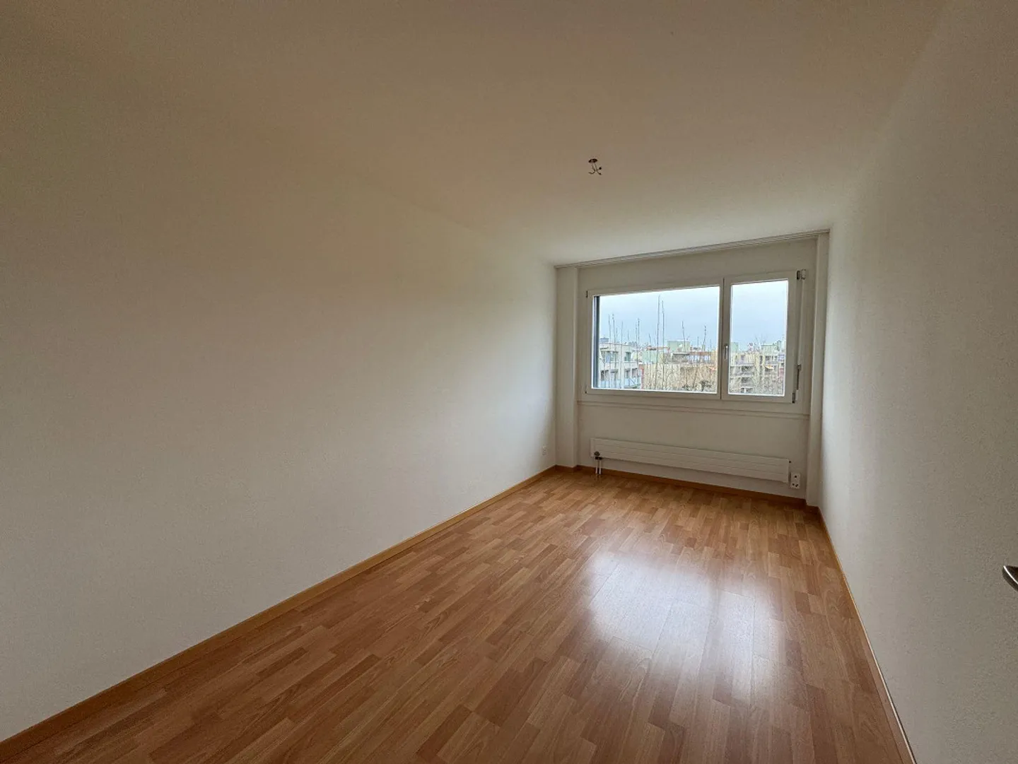 Grand appartement de 3,5 pièces dans un emplacement ensoleillé - Photo 6 sur 13