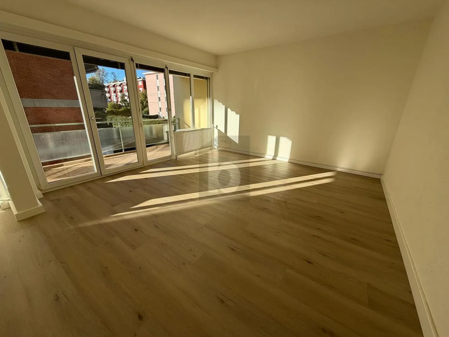 APPARTEMENT LUMINEUX DANS UN SECTEUR CENTRAL - Photo 1 sur 6