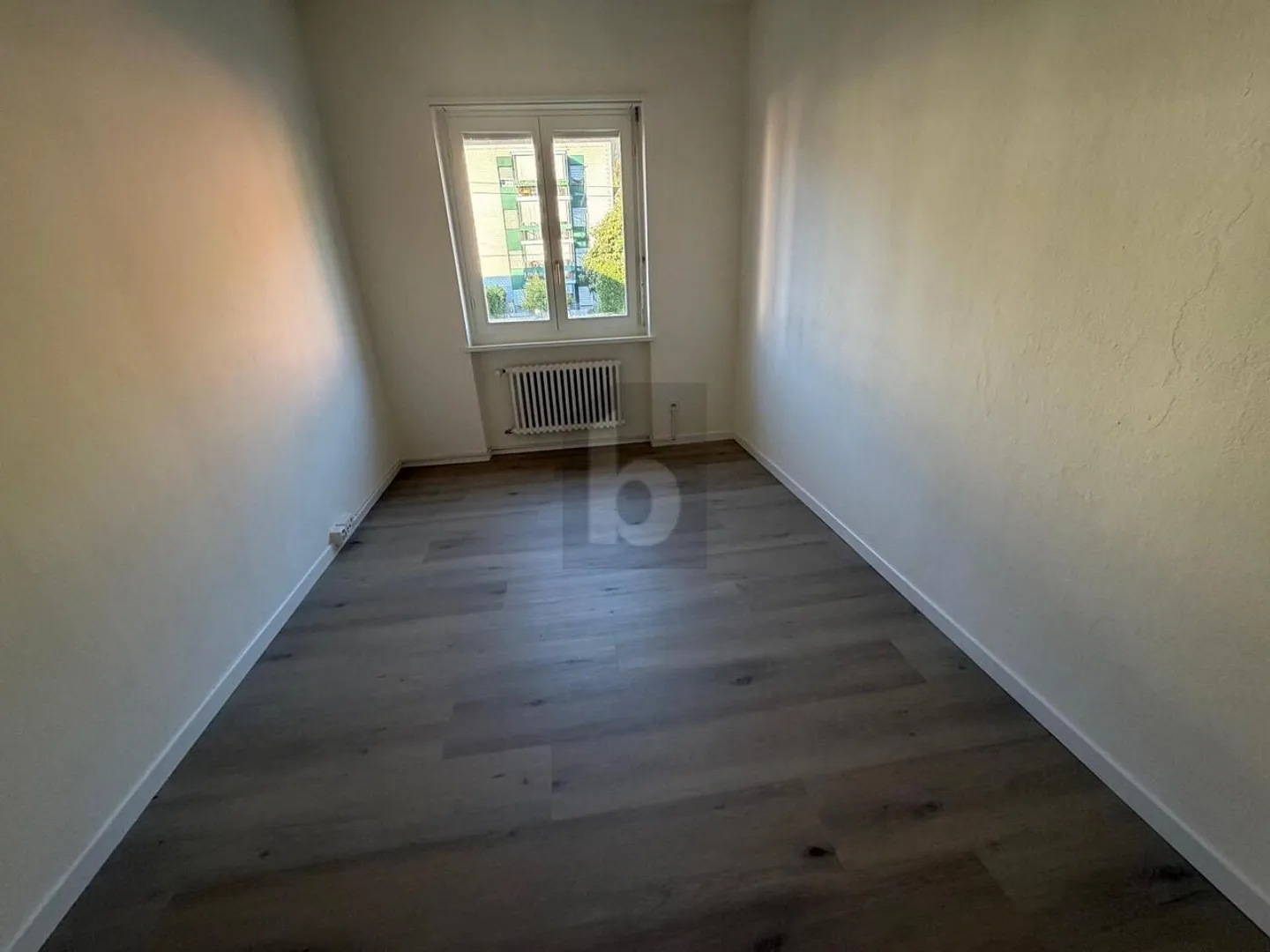 APPARTEMENT LUMINEUX DANS UN SECTEUR CENTRAL - Photo 4 sur 6
