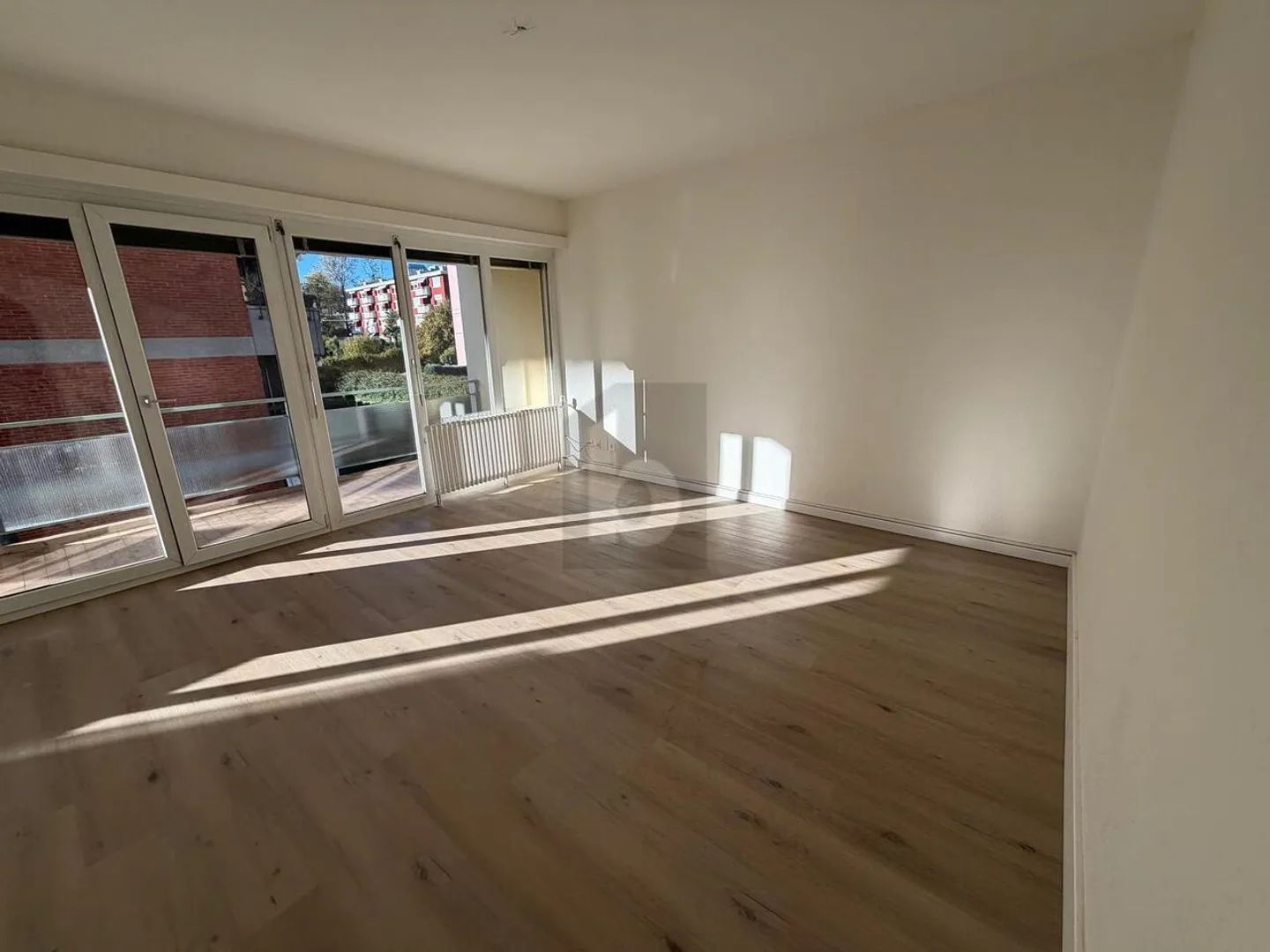 APPARTEMENT LUMINEUX DANS UN SECTEUR CENTRAL - Photo 3 sur 6