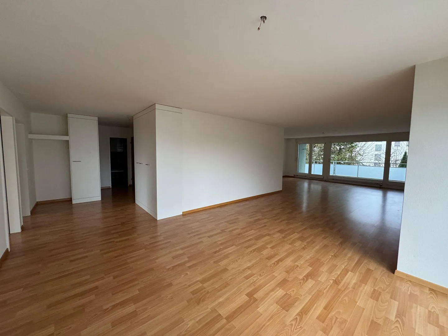 Grand appartement de 3,5 pièces dans un emplacement ensoleillé - Photo 9 sur 13