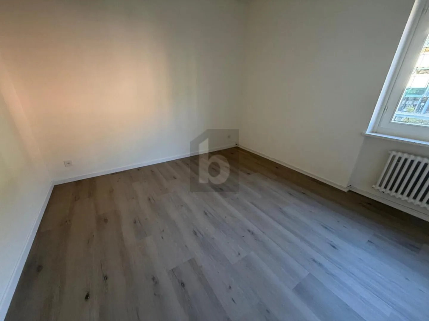 APPARTEMENT LUMINEUX DANS UN SECTEUR CENTRAL - Photo 5 sur 6