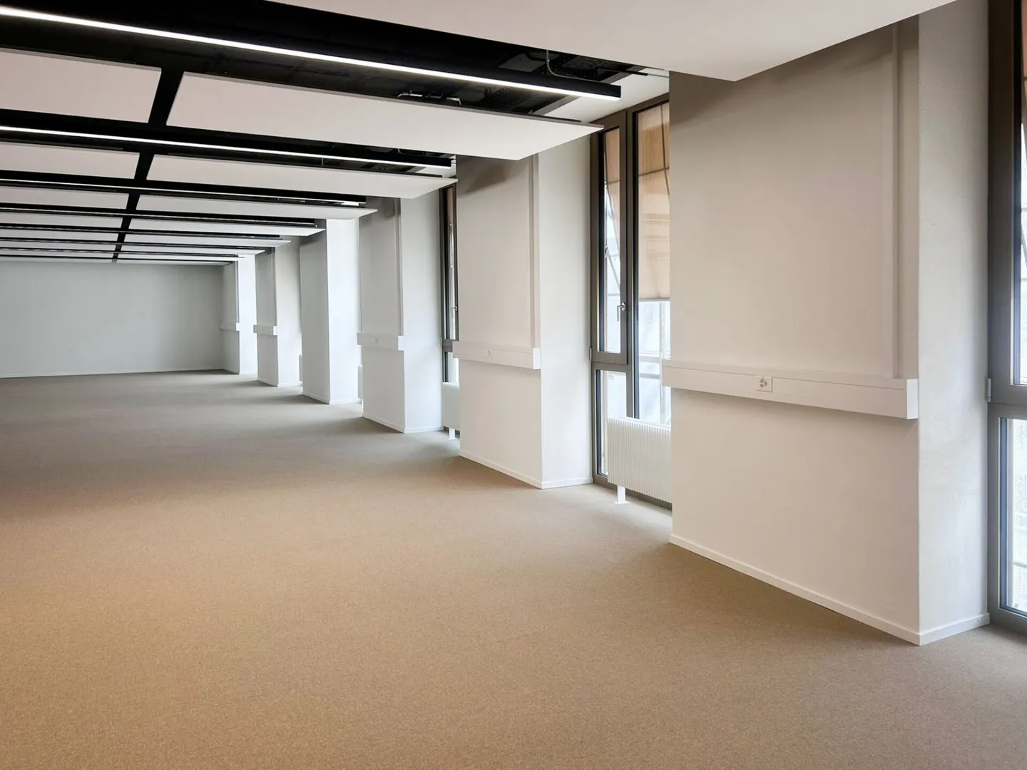Prêt pour votre succès - Espace commercial moderne dans un emplacement de choix ! - Photo 2 sur 12