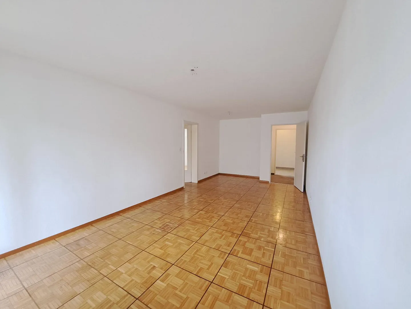 Central apartment directly at the train station - Photo 3 of 8