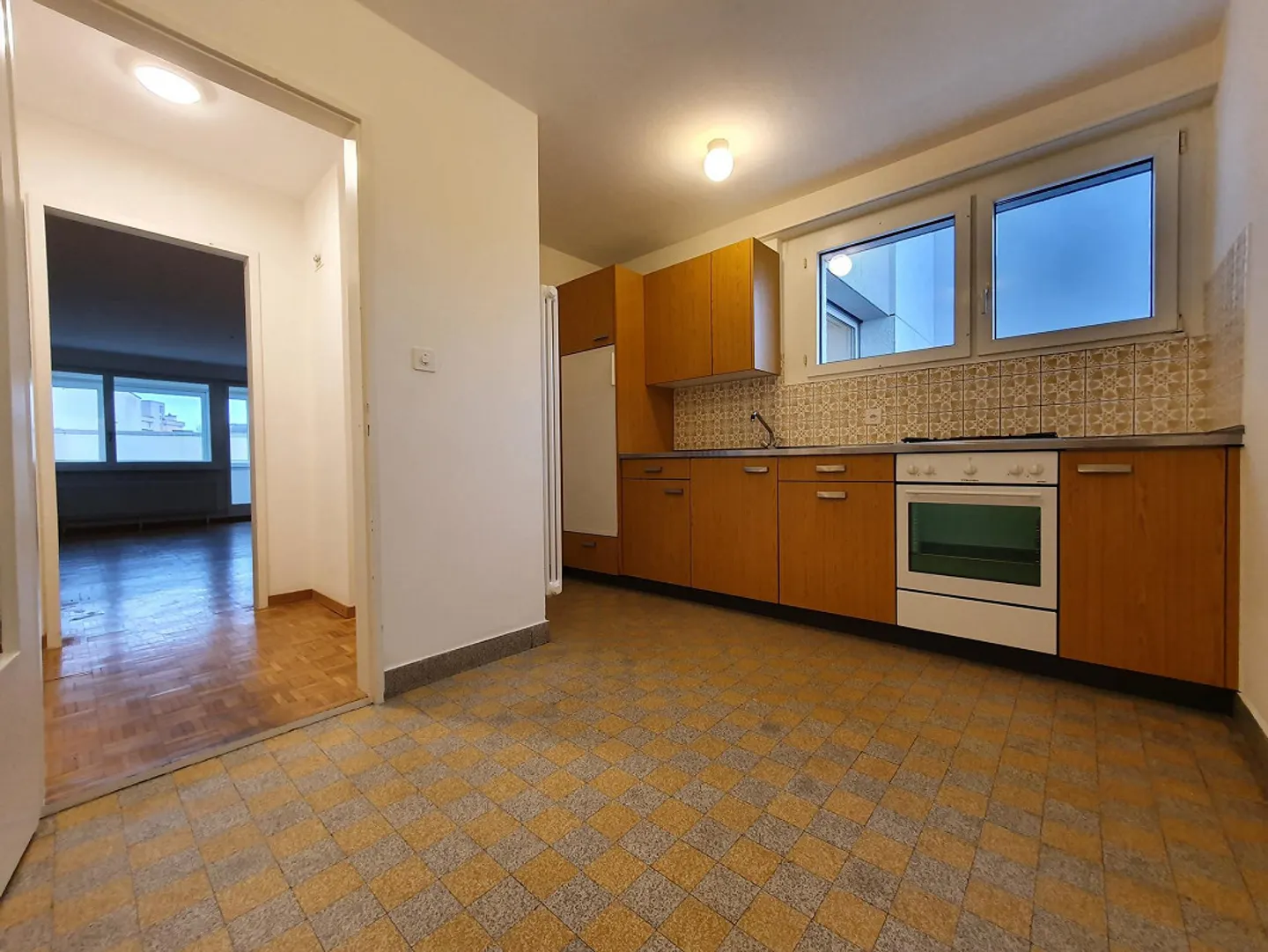 Central apartment directly at the train station - Photo 4 of 8